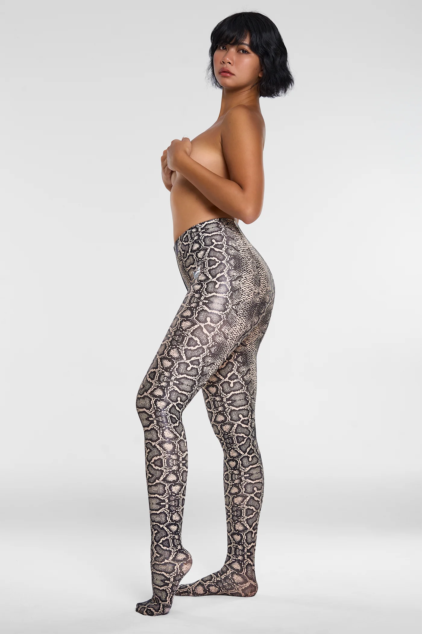 Snakeskin Leggings Beige & Black 06 Beige and black shiny lycra leggings with snakeskin pattern